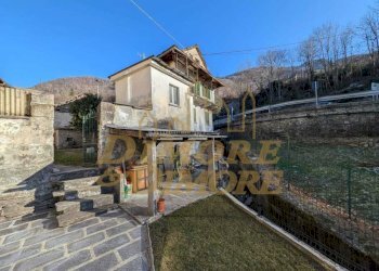 Esterno con tettoia di proprieta.jpeg - Villa via beura, Beura-Cardezza - photo 7