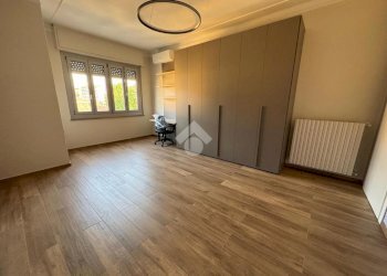 Four-room apartment Via Giuseppe Borsalino, Alessandria - photo 26