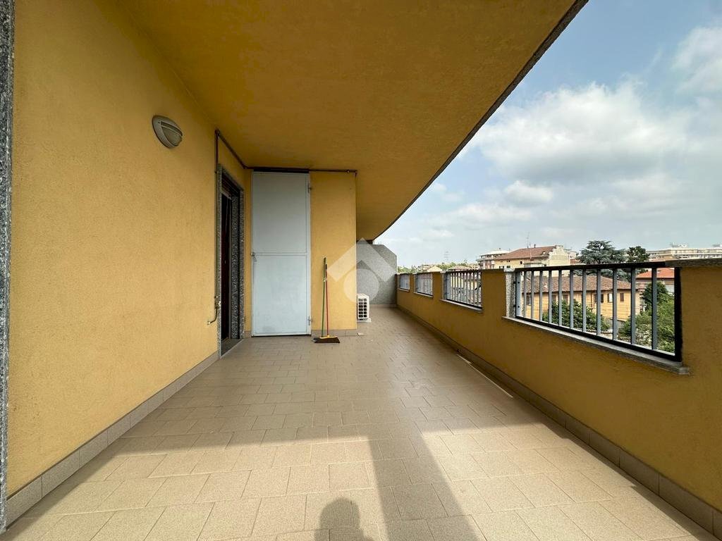 Two-room apartment Via Conte Di Biandrate, Novara - photo 1