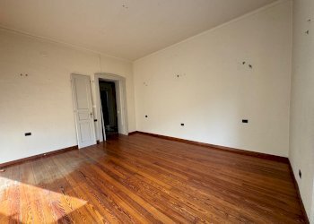 Locale Commerciale via Arnaud, 28, Torre Pellice - foto 1