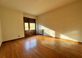 Locale Commerciale via Arnaud, 28, Torre Pellice - foto 2