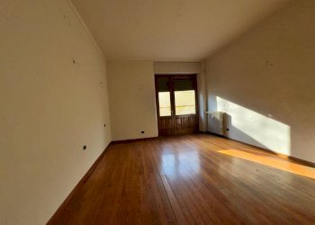 Locale Commerciale via Arnaud, 28, Torre Pellice - foto 9