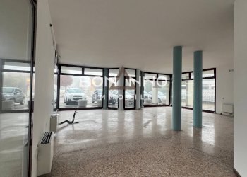 Foto 2 - Locale Commerciale Via Verdi
 
32, Loreggia - foto 2