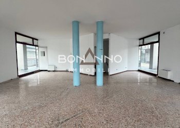 Foto 3 - Locale Commerciale Via Verdi
 
32, Loreggia - foto 3