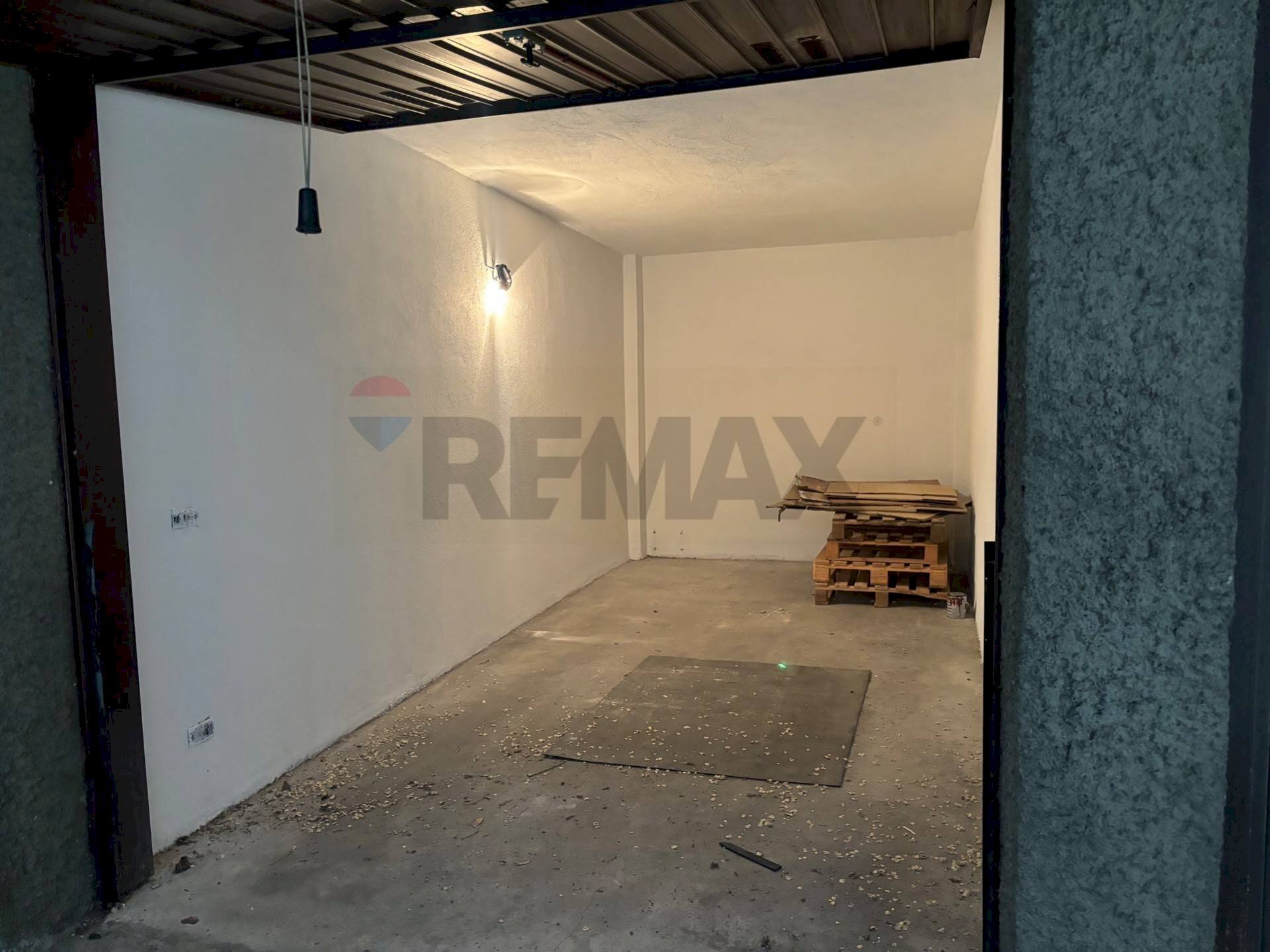 Hall / corridoio - Box via Togliatti
 
54-58, Rho - photo 1