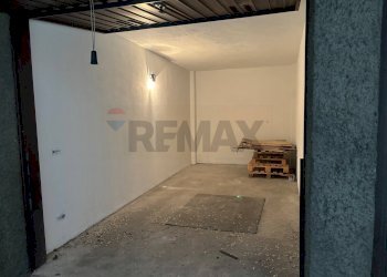 Hall / corridoio - Box via Togliatti
 
54-58, Rho - foto 1