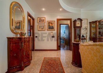 Hall / corridoio - Quadrilocale via Gandhi
 
2, Rho - foto 3