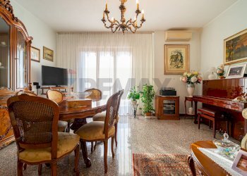 Sala da pranzo - Quadrilocale via Gandhi
 
2, Rho - foto 5