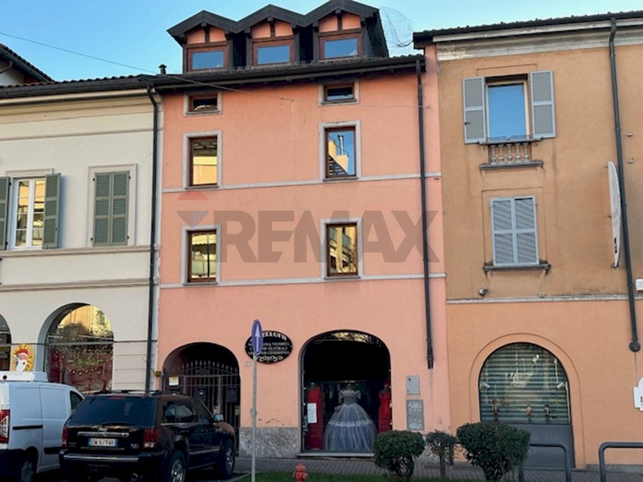 Edificio all\'aperto - Locale Commerciale via Garibaldi
 
37, Malnate - foto 1