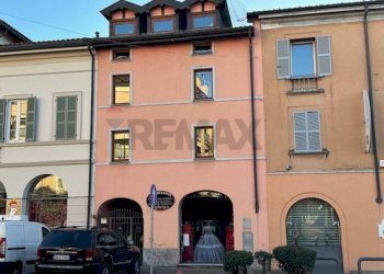 Edificio all\'aperto - Locale Commerciale via Garibaldi
 
37, Malnate - foto 1