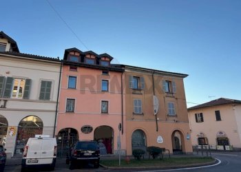 Edificio all\'aperto - Locale Commerciale via Garibaldi
 
37, Malnate - foto 2