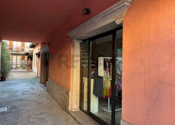 Balcone - Locale Commerciale via Garibaldi
 
37, Malnate - foto 4