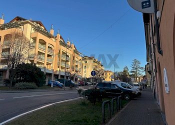 Edificio all\'aperto - Locale Commerciale via Garibaldi
 
37, Malnate - foto 9