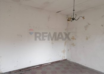 Stanza vuota - Bilocale via Duse
 
3, Besozzo - foto 5