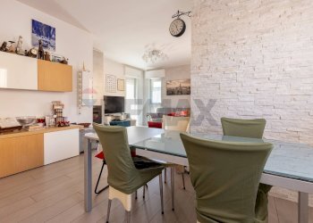 Sala da pranzo - Trilocale VIA L. PAPI
 
6, Varese - foto 6