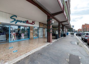 Edificio all\'aperto - Negozio via varrone
 
23, Pomezia - foto 2