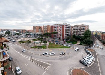 Edificio all\'aperto - Negozio via varrone
 
23, Pomezia - foto 14