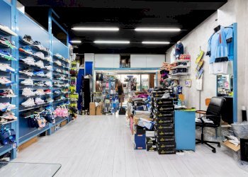 Dispensa di stoccaggio - Locale Commerciale via varrone
 
23, Pomezia - foto 8