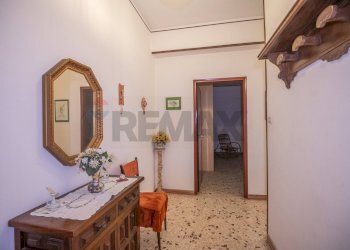 Hall / corridoio - Four-room apartment Via Sebastiano Scamporlino
 
6, Francofonte - photo 7