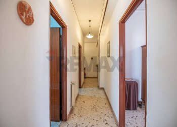 Hall / corridoio - Four-room apartment Via Sebastiano Scamporlino
 
6, Francofonte - photo 17