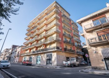 Edificio all\'aperto - Four-room apartment Via Sebastiano Scamporlino
 
6, Francofonte - photo 1