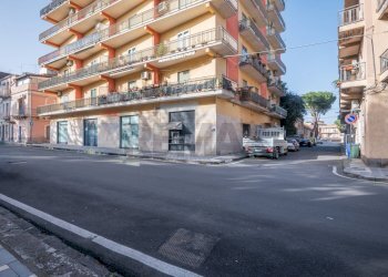 Edificio all\'aperto - Four-room apartment Via Sebastiano Scamporlino
 
6, Francofonte - photo 2