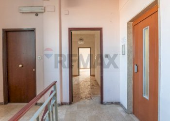 Hall / corridoio - Four-room apartment Via Sebastiano Scamporlino
 
6, Francofonte - photo 5