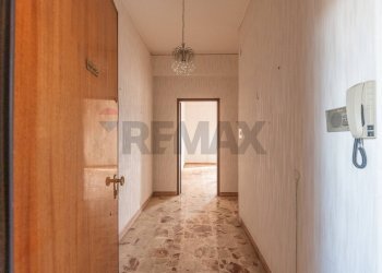 Hall / corridoio - Four-room apartment Via Sebastiano Scamporlino
 
6, Francofonte - photo 6