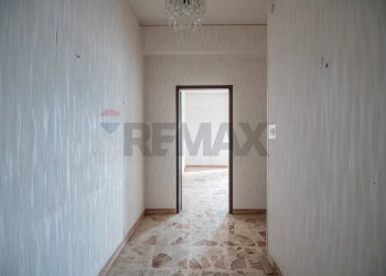 Hall / corridoio - Four-room apartment Via Sebastiano Scamporlino
 
6, Francofonte - photo 10