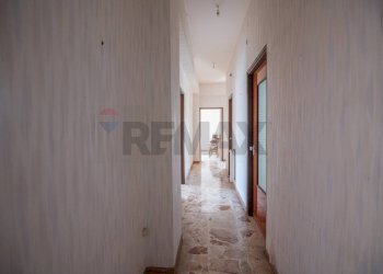 Hall / corridoio - Four-room apartment Via Sebastiano Scamporlino
 
6, Francofonte - photo 15