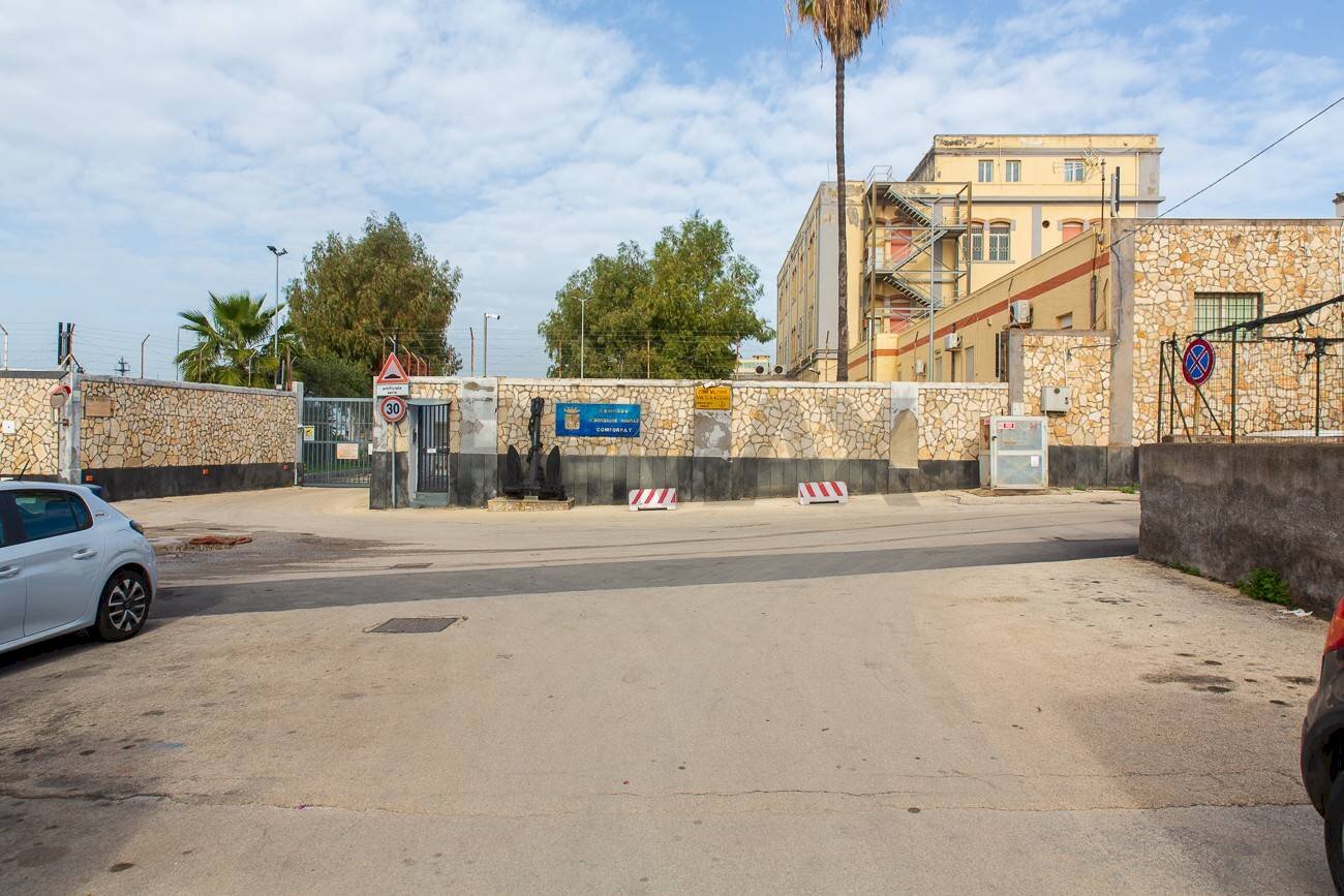 Edificio all\'aperto - Locale Commerciale VIA DEI CANTIERI, Augusta - foto 2