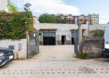 Edificio all\'aperto - Locale Commerciale VIA DEI CANTIERI, Augusta - foto 4