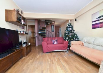 Soggiorno - Quadrilocale Via Chiusa della Corte
 
7, Aci Catena - foto 1