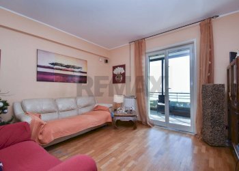 Soggiorno - Quadrilocale Via Chiusa della Corte
 
7, Aci Catena - foto 2