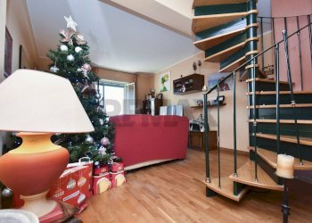 Scale - Quadrilocale Via Chiusa della Corte
 
7, Aci Catena - foto 3