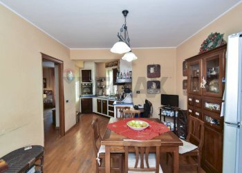 Sala da pranzo - Quadrilocale Via Chiusa della Corte
 
7, Aci Catena - foto 4