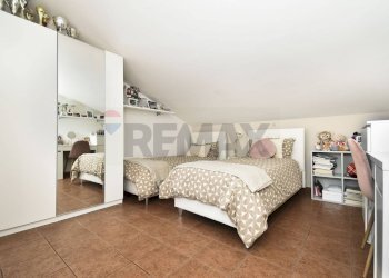 Camera / camera da letto - Quadrilocale Via Chiusa della Corte
 
7, Aci Catena - foto 23