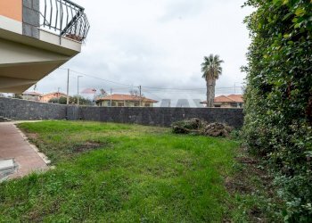 Giardino - Villa Via Papa Giovanni XXIII
 
59, Trecastagni - foto 2