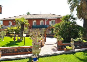 Casa all\'aperto - Villa via cristoforo colombo
 
30, Mascalucia - foto 8