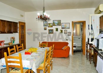 Sala da pranzo - Villa via cristoforo colombo
 
30, Mascalucia - foto 26