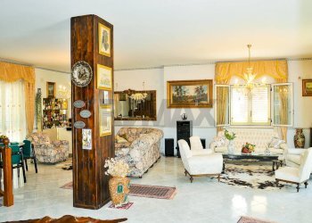 Soggiorno - Villa via cristoforo colombo
 
30, Mascalucia - foto 30