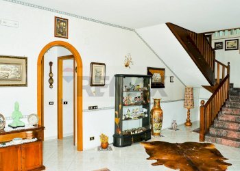 Scale - Villa via cristoforo colombo
 
30, Mascalucia - foto 31