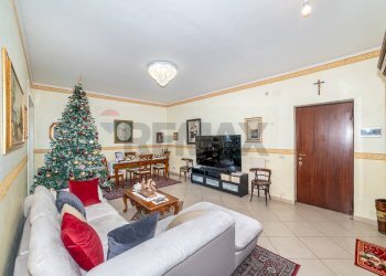 Sala da pranzo - Quadrilocale Via Balatelle
 
16, San Giovanni la Punta - foto 2