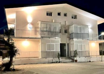 Edificio all\'aperto - Bilocale Via Miramare
 
39, Avola - foto 1