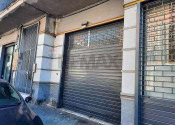 Edificio all\'aperto - Negozio via circumvallazione
 
252/D, Paterno - foto 1