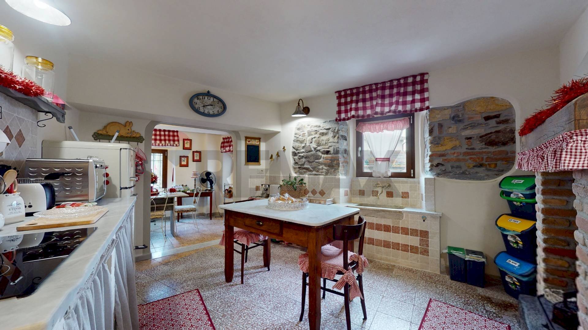 Sala da pranzo - Rustico Località Borgo Magliano
 
32, Fivizzano - foto 3