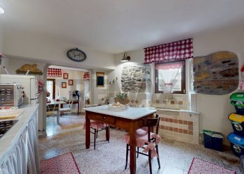 Sala da pranzo - Rustico Località Borgo Magliano
 
32, Fivizzano - foto 3