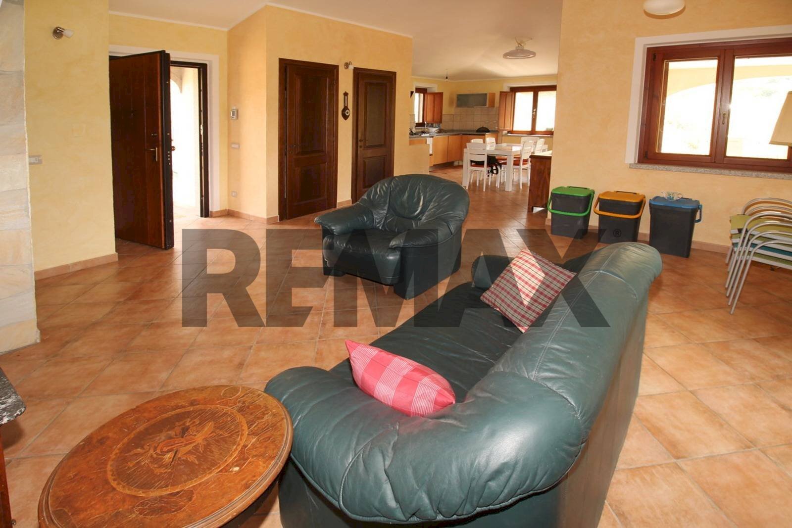 Sala da pranzo - Casa indipendente LOCALITA' SA PIRA
SN, Dorgali - foto 3