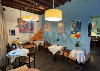 Sala da pranzo - Attività Commerciale Via Santa Chiara
 
24bis, Torino - foto 4
