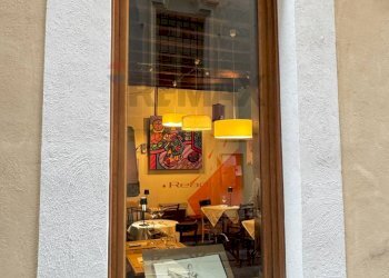Dettagli - Attività Commerciale Via Santa Chiara
 
24bis, Torino - foto 16
